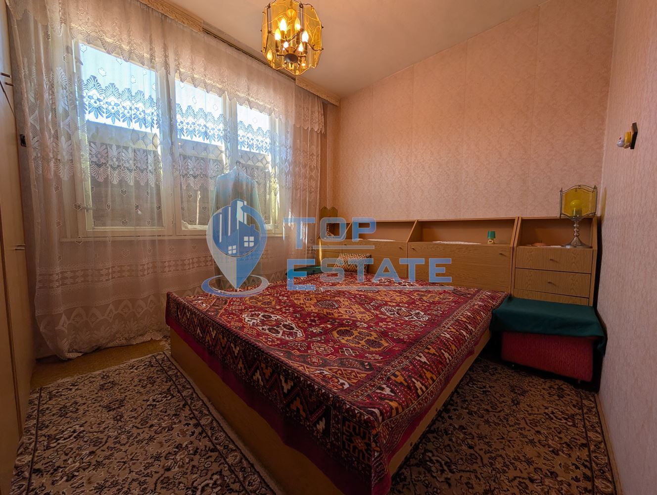 Самостоятелен етаж от къща с двор в централната част на град Павликени - 0