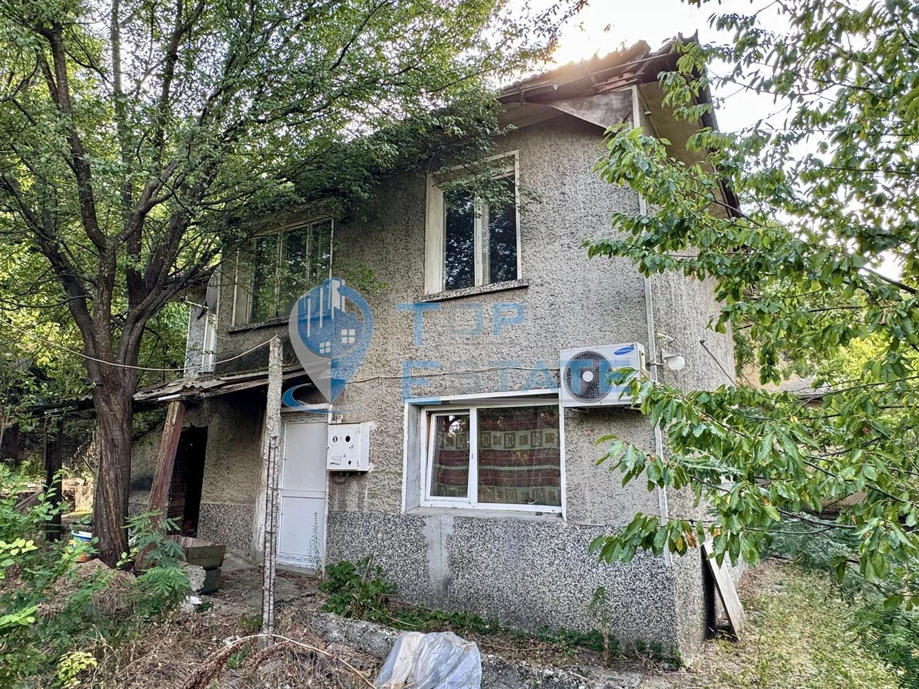 Двуетажна тухлена къща в квартал Гарата, област Велико Търново - 0