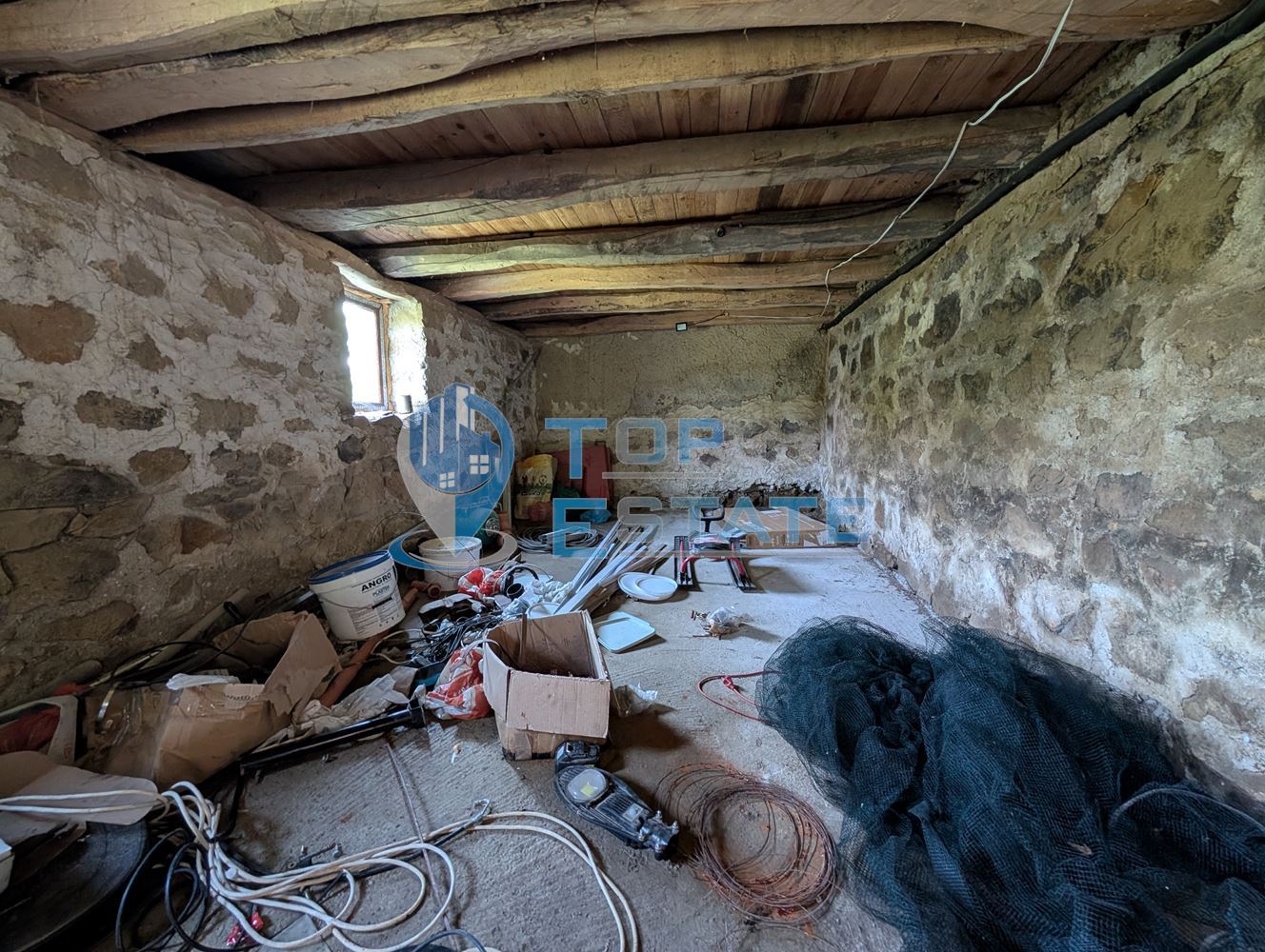 Едноетажна къща с жилищна пристройка, лятна кухня и панорама в град Плачковци - 0