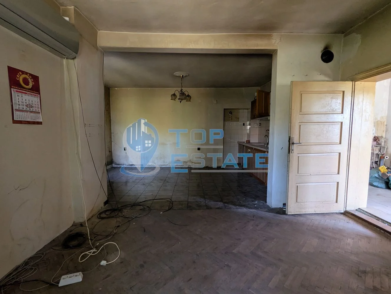 Тухлена къща с кладенец в град Долна Оряховица, област Велико Търново - 0