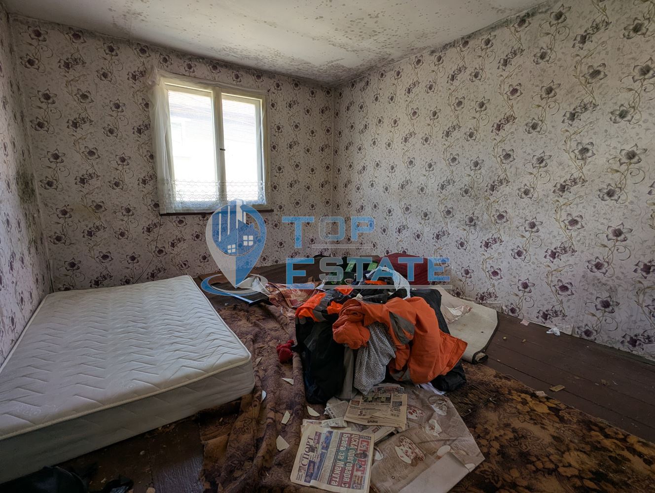 Къща на главната улица в квартал Гарата, град Горна Оряховица, област Велико Търново - 0
