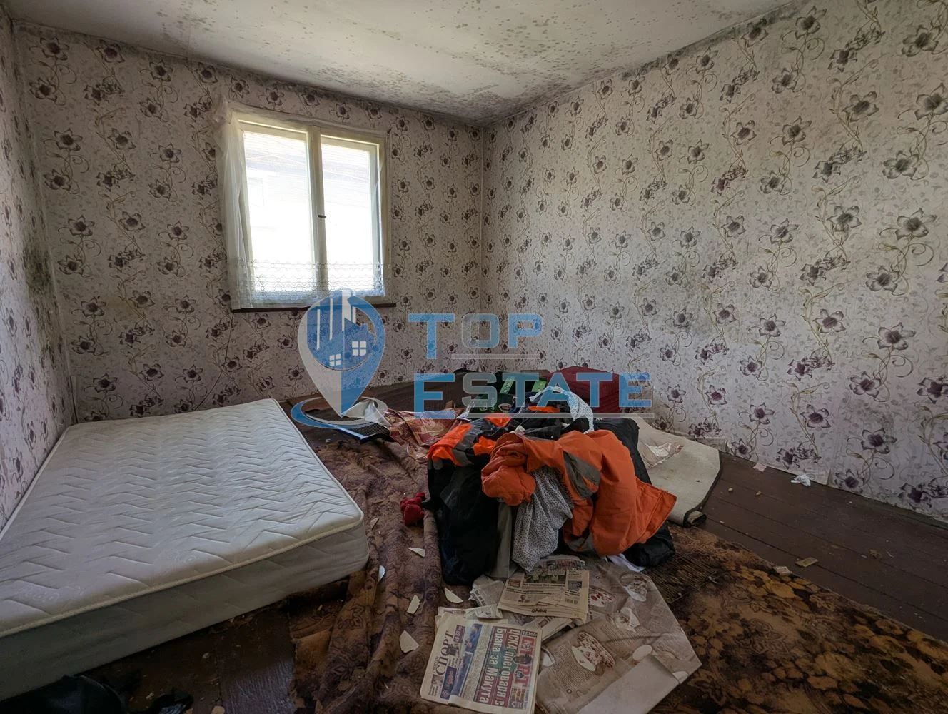 Къща на главната улица в квартал Гарата, град Горна Оряховица, област Велико Търново - 0