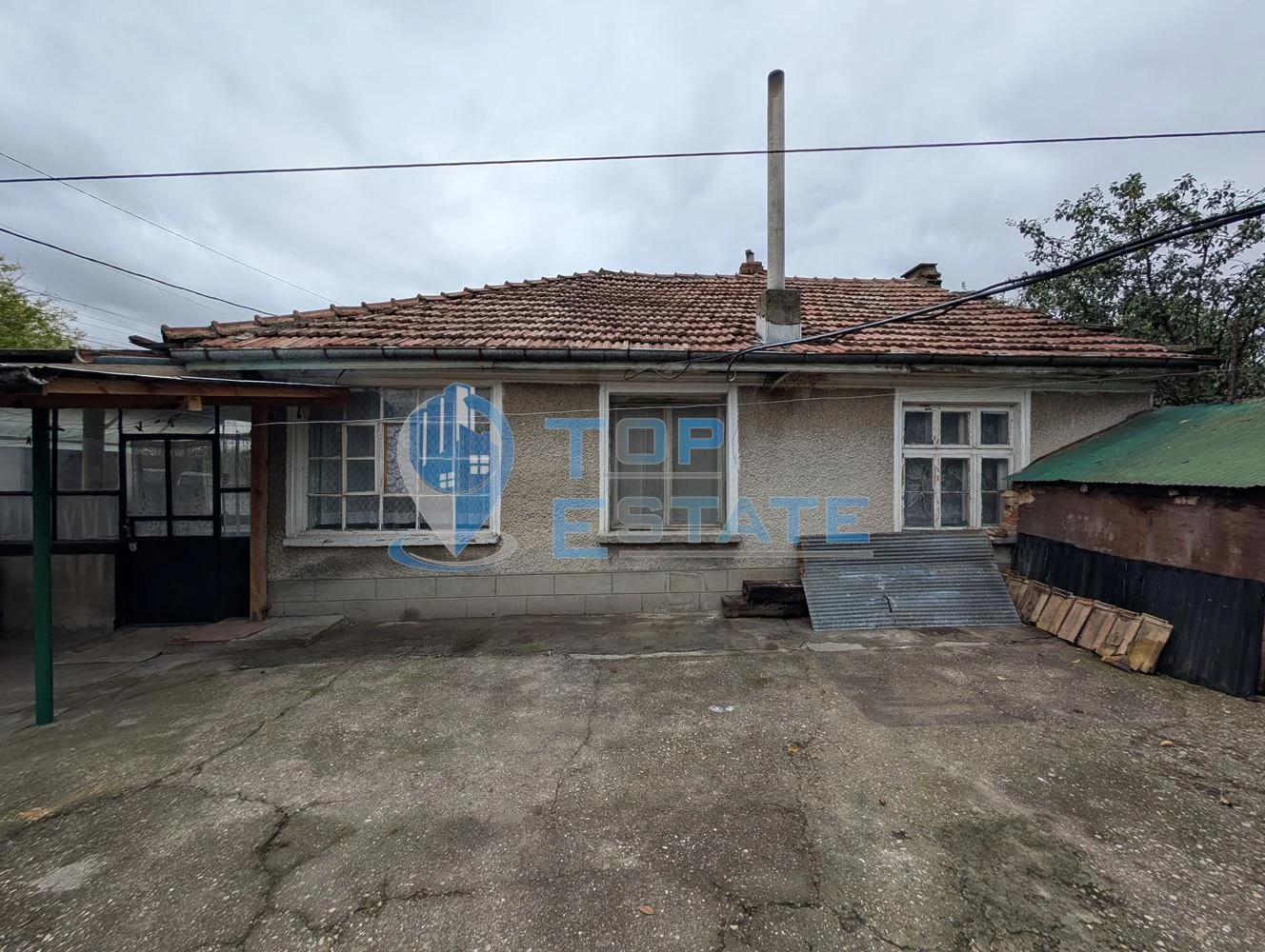 Едноетажна къща с кладенец и гараж в квартал Калтинец, град Горна Оряховица - 0