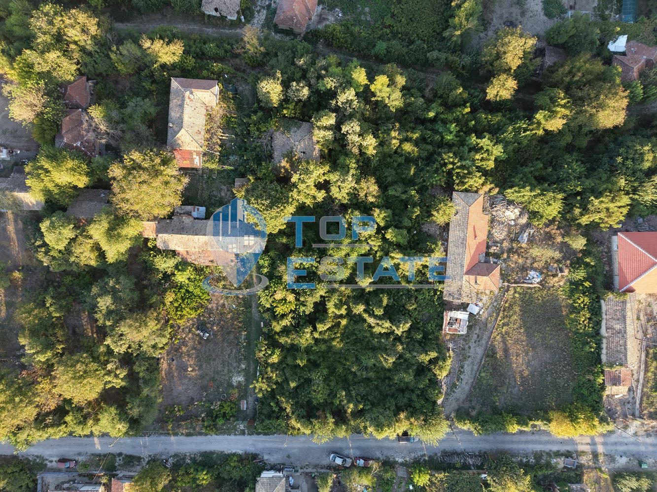 Къща с двор в село Кесарево - 0