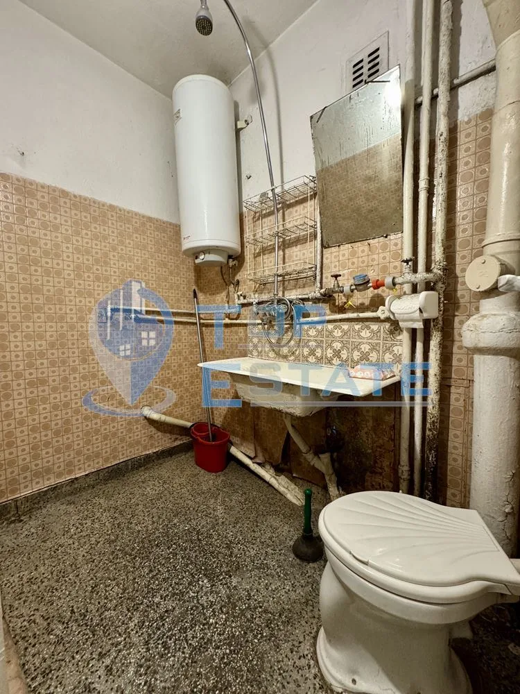 Двустаен панелен апартамент в близост до "Макс Марк", град Горна Оряховица - 0