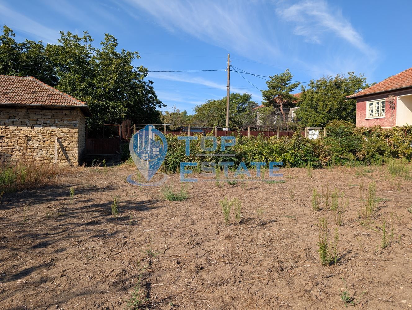 Двуетажна тухлена къща с гараж и кладенец в село Полски Сеновец - 0