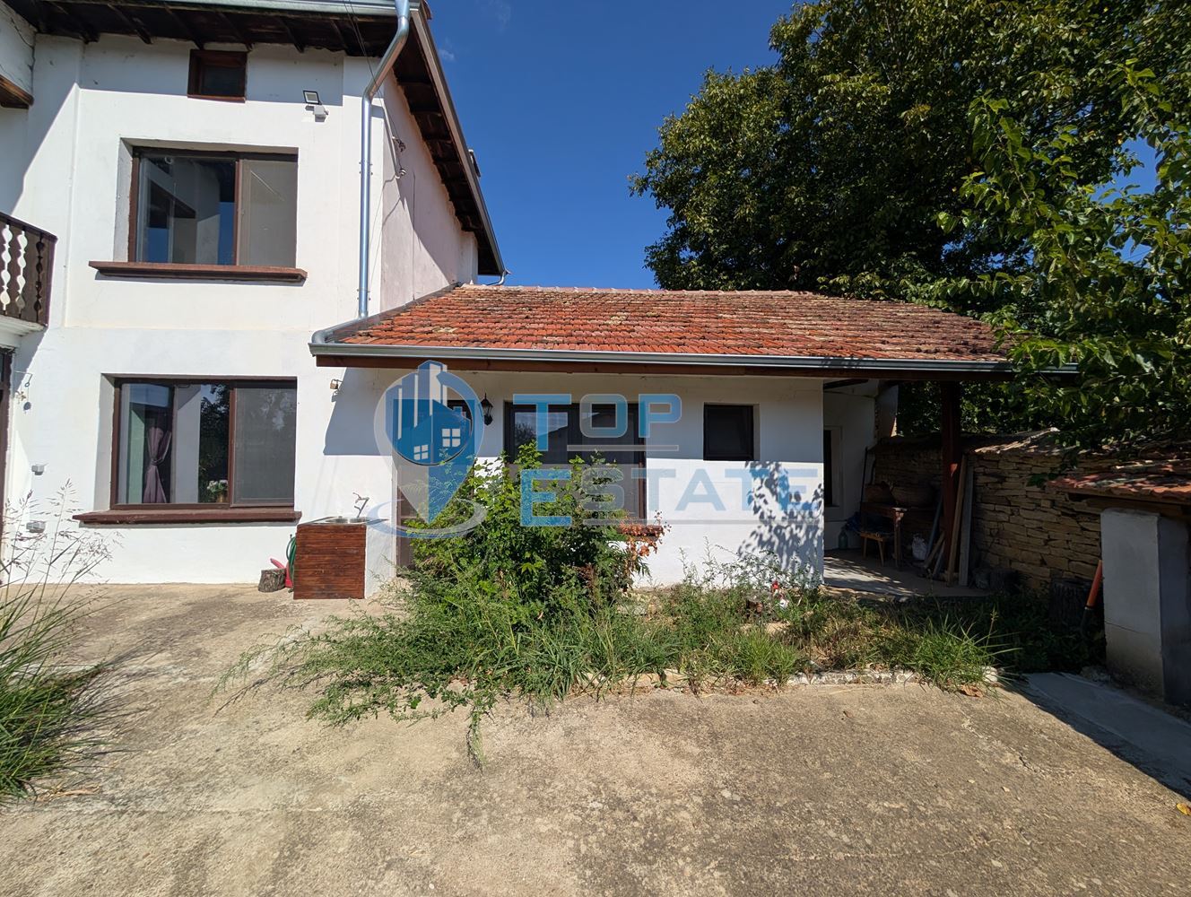 Реновирана двуетажна къща с гараж в село Горна Липница - 0