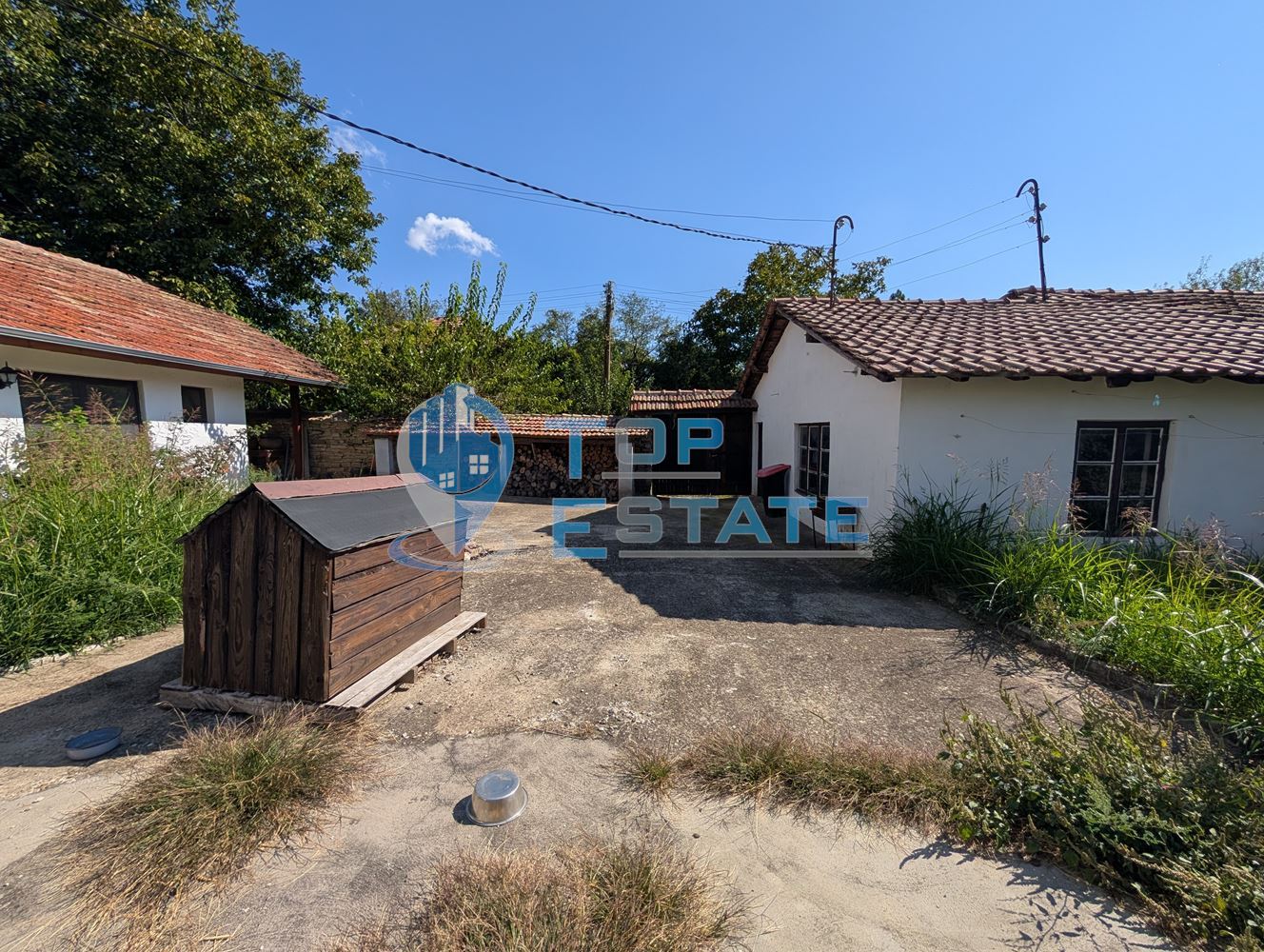 Реновирана двуетажна къща с гараж в село Горна Липница - 0