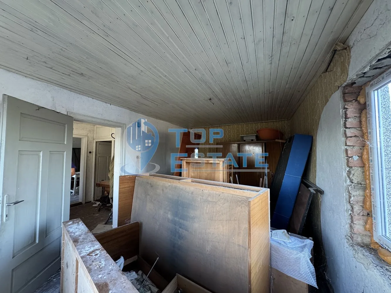 Къща с голям двор и стопански постройки в село Климентово, област Велико Търново - 0