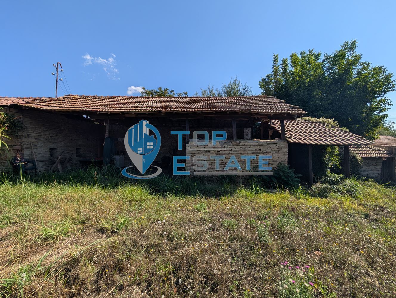Реновирана двуетажна къща с гараж в село Горна Липница - 0