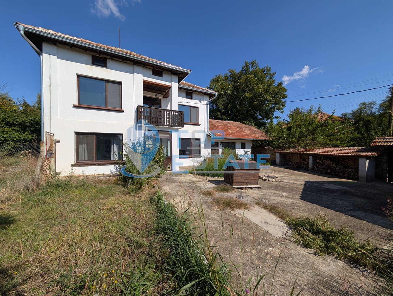 Реновирана двуетажна къща с гараж в село Горна Липница - 0