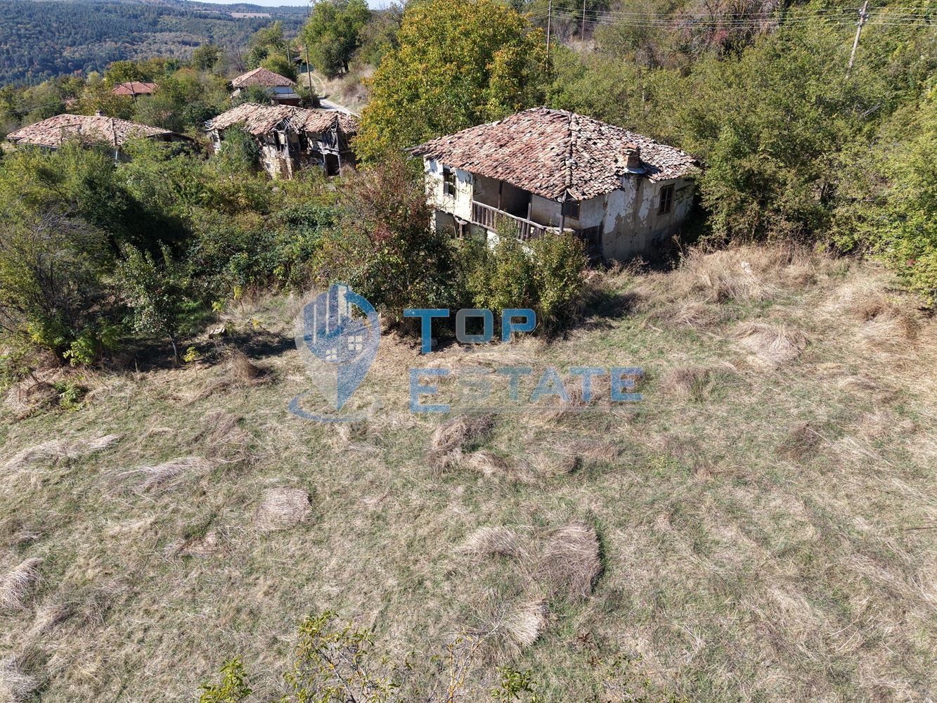 Имот с площ 2 850 кв. м и гледка към язовир Ястребино, село Росица - 0