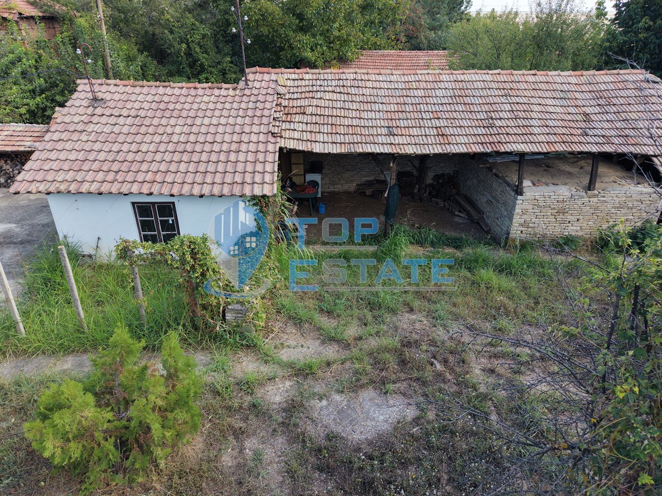 Реновирана двуетажна къща с гараж в село Горна Липница - 0